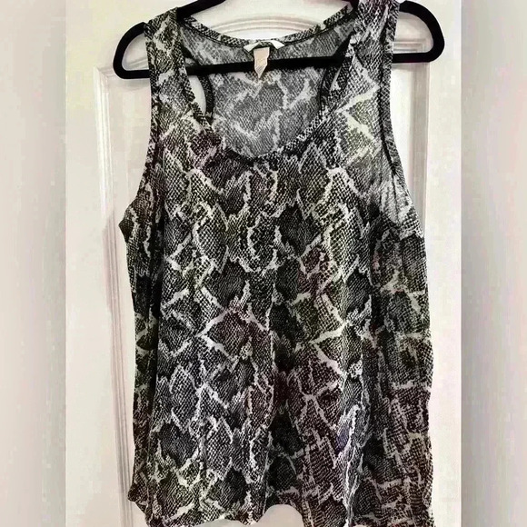 H&M  lightweight tank top - Picture 1 of 4